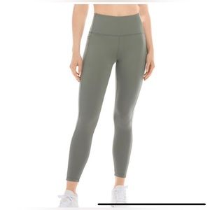 Danskin Ladies High Rise 7/8 Legging